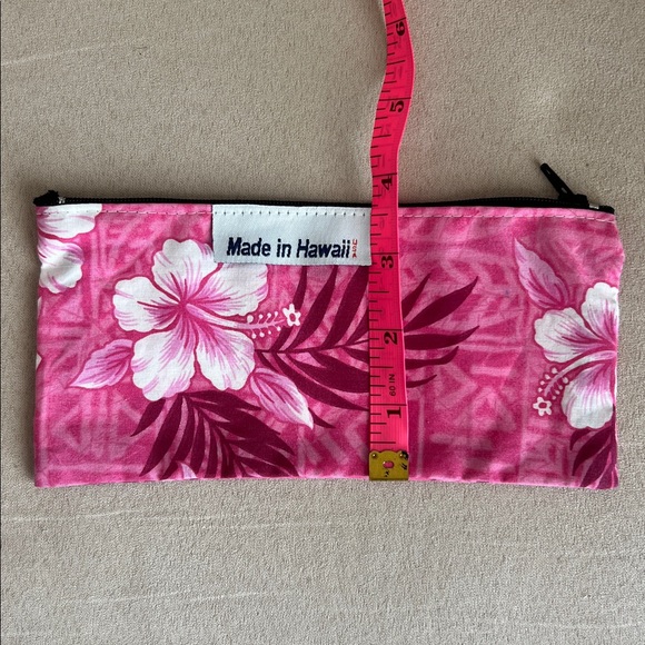 NWOT Hawaiian Fabric Zippered Pouch 🌺 - Picture 3 of 5
